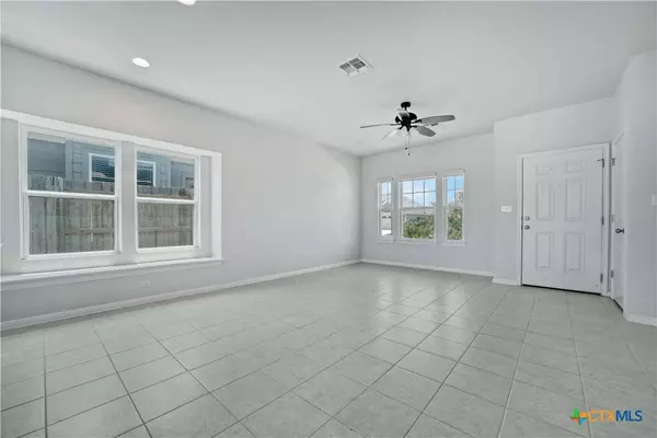 314 Spiny Lizard LN, San Marcos, TX 78666