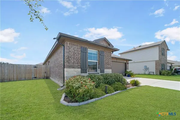 1449 Almond CRK, Seguin, TX 78155