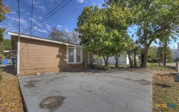 512 Valley ST, San Marcos, TX 78666