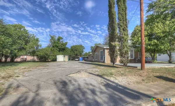 512 Valley ST, San Marcos, TX 78666