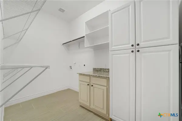 2725 Saddlehorn DR, Seguin, TX 78155