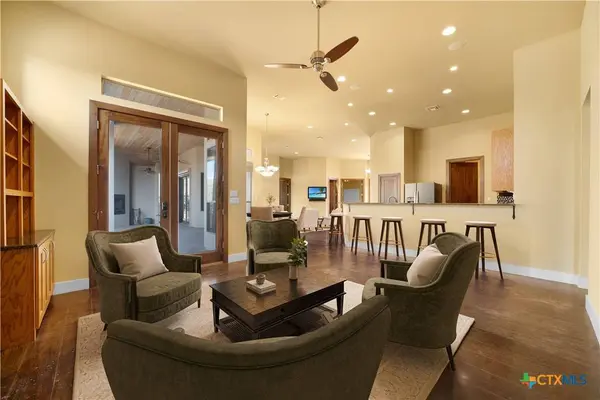 2450 Great Oaks DR, San Marcos, TX 78666
