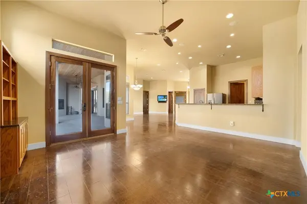2450 Great Oaks DR, San Marcos, TX 78666