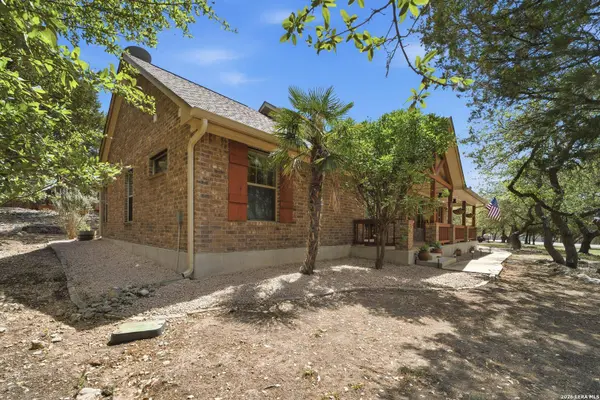 1777 CROSSBOW DR, Canyon Lake, TX 78133