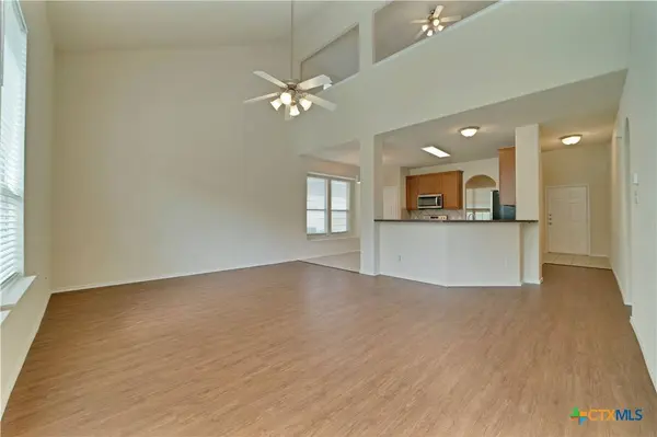 121 Park LN, San Marcos, TX 78666
