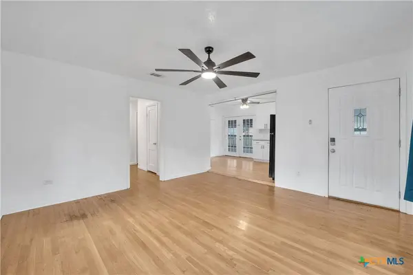 206 Sherwood ST, San Marcos, TX 78666