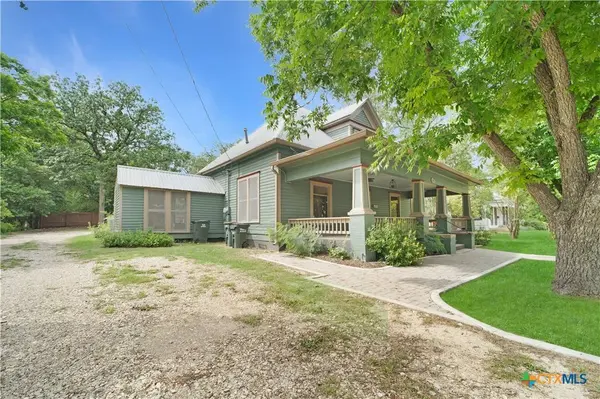 1222 W Hopkins ST, San Marcos, TX 78666