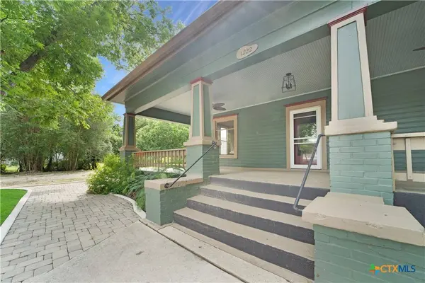 1222 W Hopkins ST, San Marcos, TX 78666