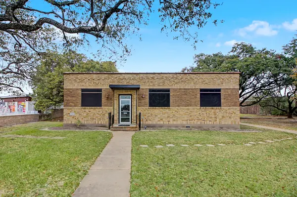 903 Texas Ave S, College Station, TX 77840-2228