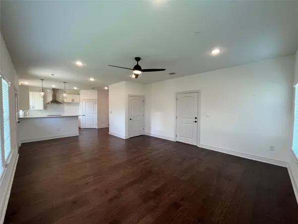 2105 Tiger TRL #101, Round Rock, TX 78665