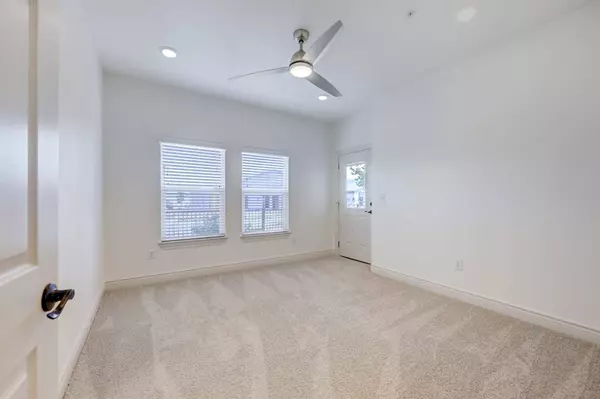 2105 Tiger TRL #303, Round Rock, TX 78665