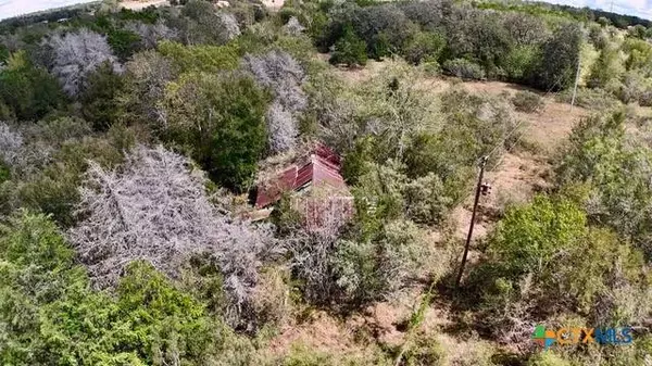 611 N Raymond RD, La Grange, TX 78945