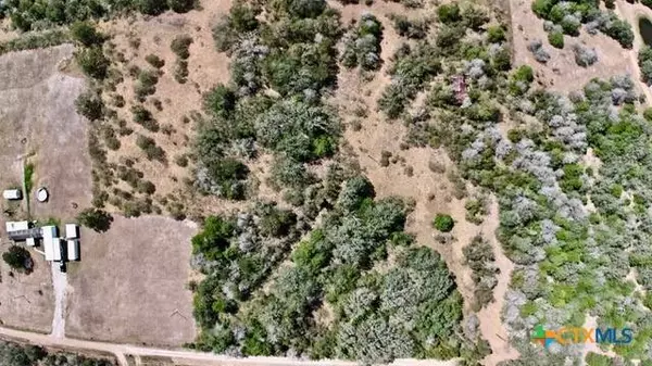 611 N Raymond RD, La Grange, TX 78945