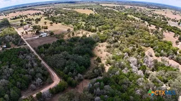 611 N Raymond RD, La Grange, TX 78945