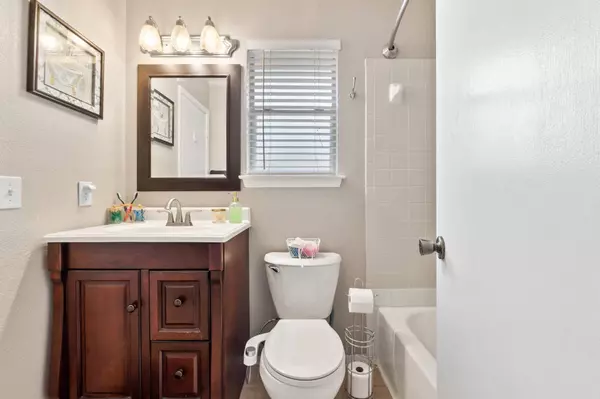 1015 E Yager LN #56, Austin, TX 78753