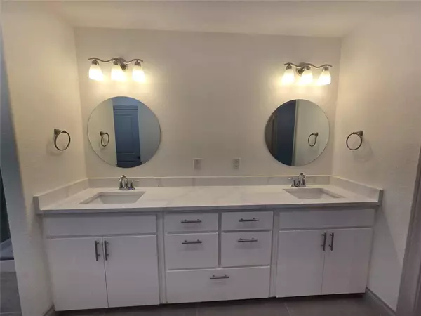 2105 Tiger TRL #702, Round Rock, TX 78664