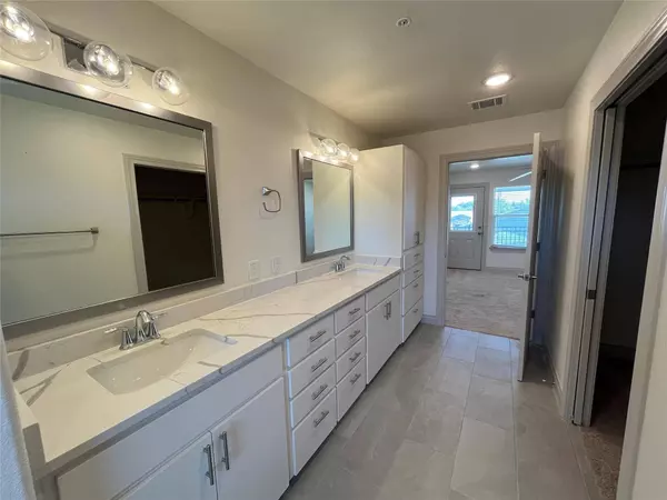 2105 Tiger TRL #502, Round Rock, TX 78664