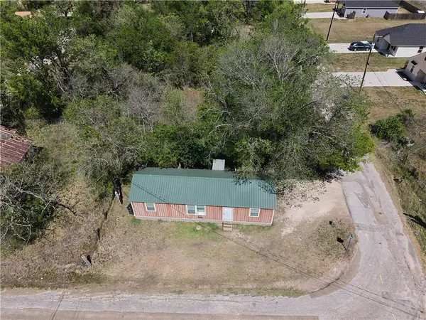 1005 Peach ST, Caldwell, TX 77836