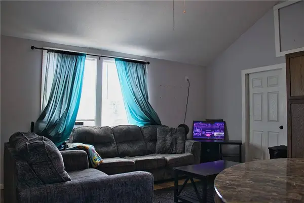 1005 Peach ST, Caldwell, TX 77836