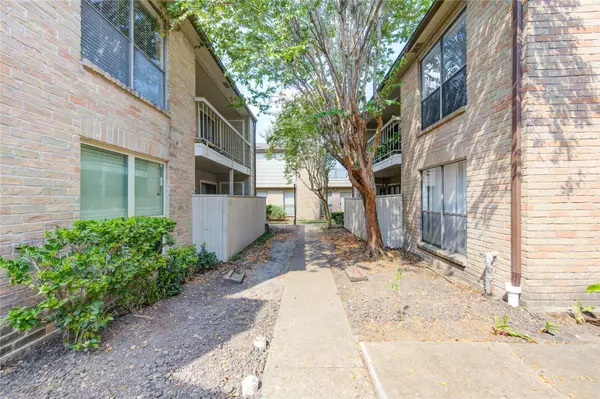 2120 Wilcrest DR #220, Houston, TX 77042