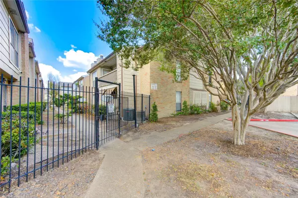 2120 Wilcrest DR #220, Houston, TX 77042