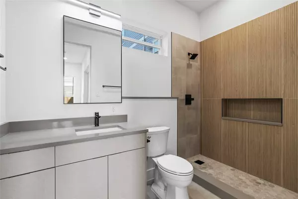 1030 W 24th ST #B, Houston, TX 77008