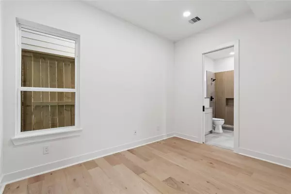 1030 W 24th ST #B, Houston, TX 77008