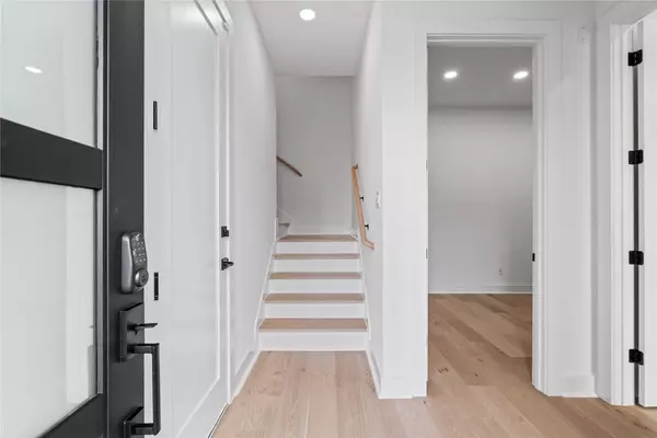 1030 W 24th ST #B, Houston, TX 77008