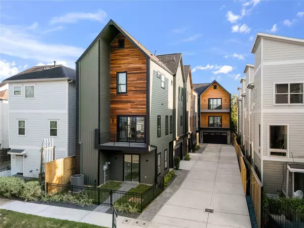 1030 W 24th ST #B, Houston, TX 77008