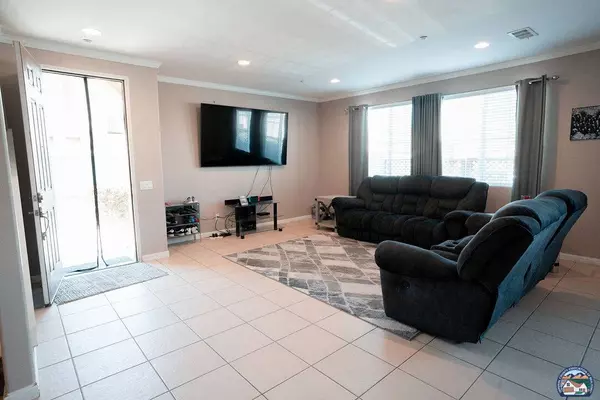 314 W Breezy Pl Unit2, Brawley, CA 92227