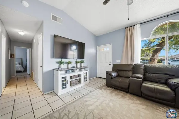 655 Joshua Tree St, Imperial, CA 92251