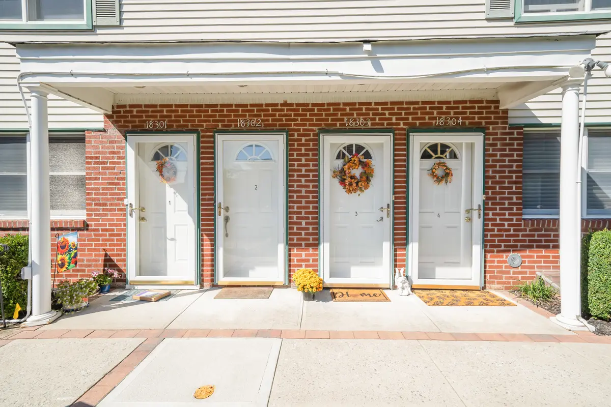 183 Atlantic Ave #2, Lynbrook, NY 11563-3515