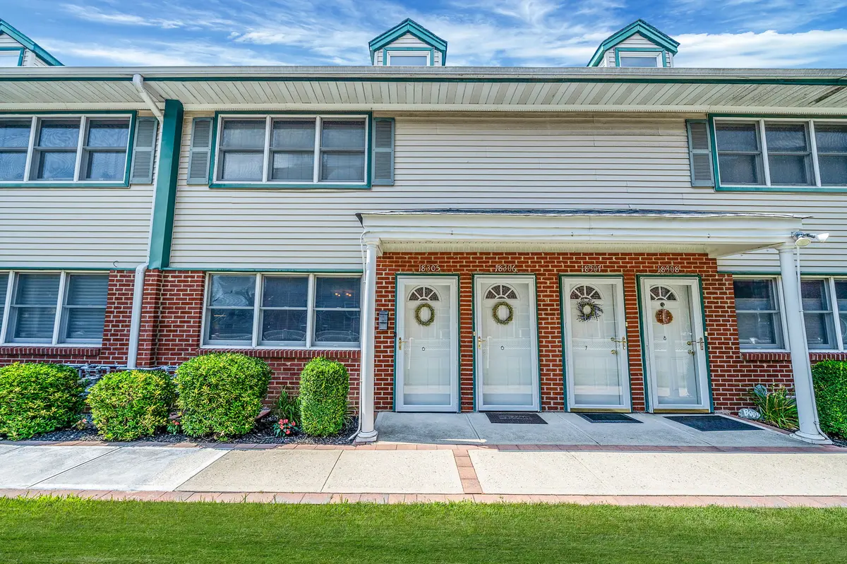 183 Atlantic Ave #5, Lynbrook, NY 11563-3515