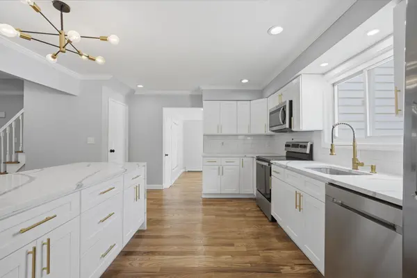 2415 Babylon Tpke, Merrick, NY 11566-4206