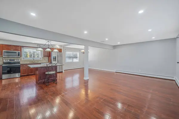 2415 Babylon Tpke, Merrick, NY 11566-4206