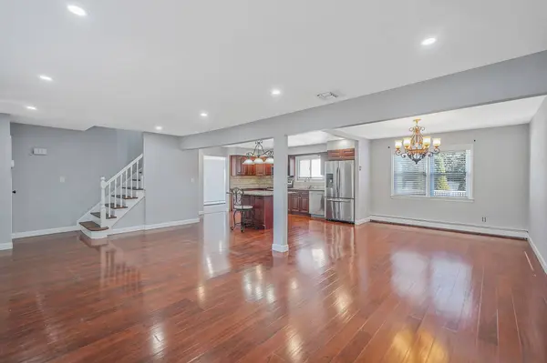 2415 Babylon Tpke, Merrick, NY 11566-4206