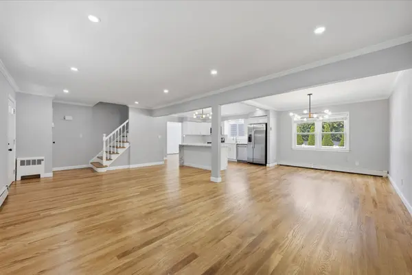 2415 Babylon Tpke, Merrick, NY 11566-4206