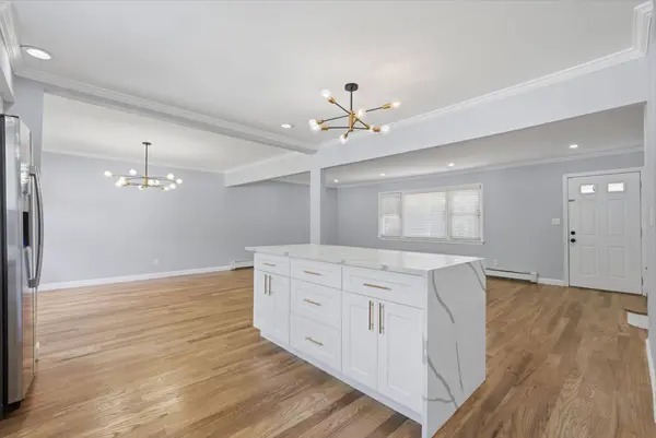 2415 Babylon Tpke, Merrick, NY 11566-4206