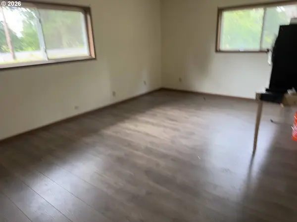 6520 CORVALLIS RD, Independence, OR 97351