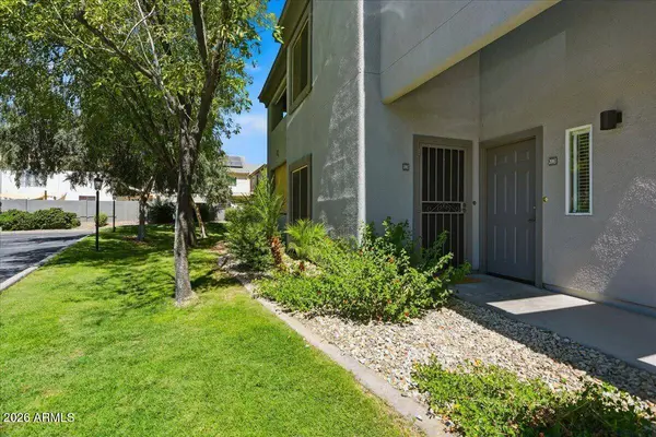 7401 W ARROWHEAD CLUBHOUSE Drive #2083, Glendale, AZ 85308