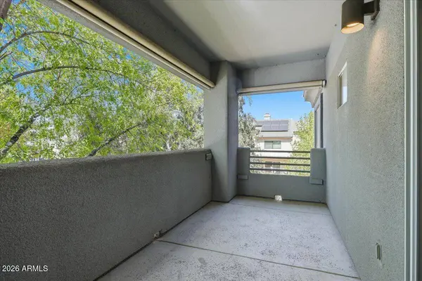 7401 W ARROWHEAD CLUBHOUSE Drive #2083, Glendale, AZ 85308
