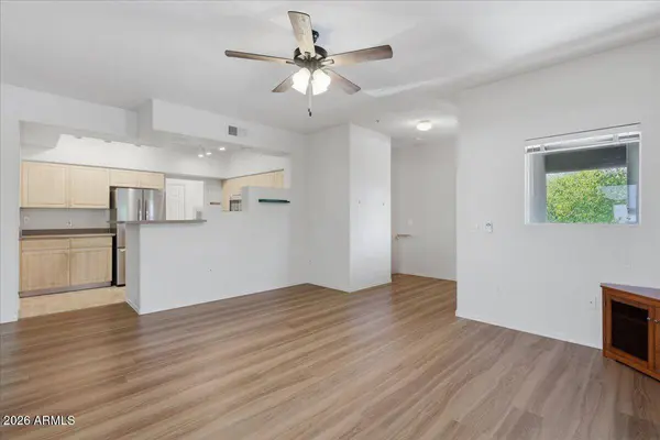 7401 W ARROWHEAD CLUBHOUSE Drive #2083, Glendale, AZ 85308