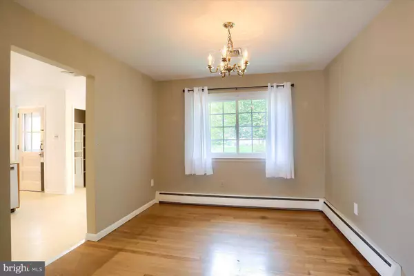 16 ROUND HILL RD, Camp Hill, PA 17011