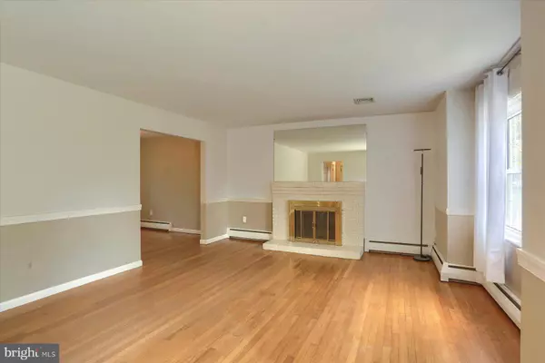 16 ROUND HILL RD, Camp Hill, PA 17011