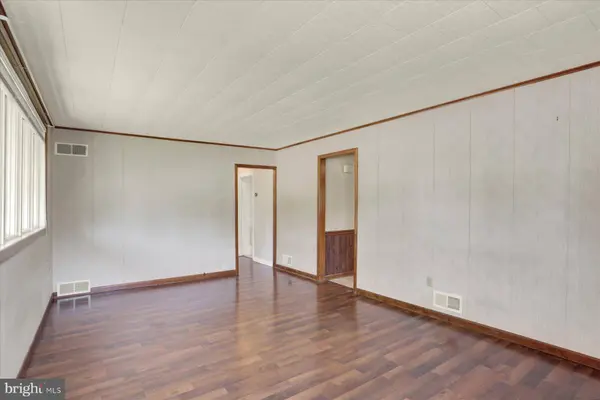 528 N ENOLA DR, Enola, PA 17025