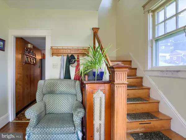 137 W MAIN ST, Windsor, PA 17366