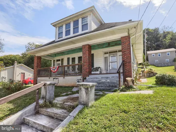 137 W MAIN ST, Windsor, PA 17366