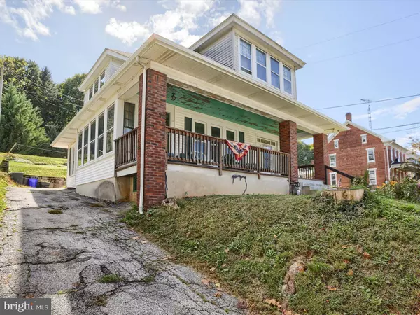 137 W MAIN ST, Windsor, PA 17366