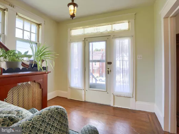 137 W MAIN ST, Windsor, PA 17366