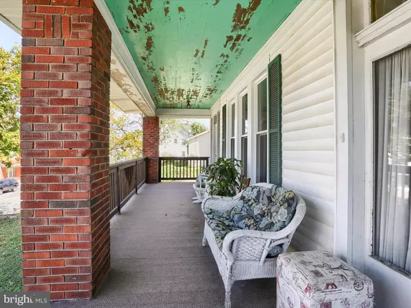 137 W MAIN ST, Windsor, PA 17366